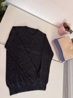 Charcoal_Cashmere_sweater_Men view 3