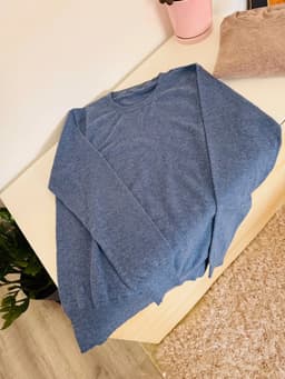 Indigo_Cashmere_sweater_Men view 4